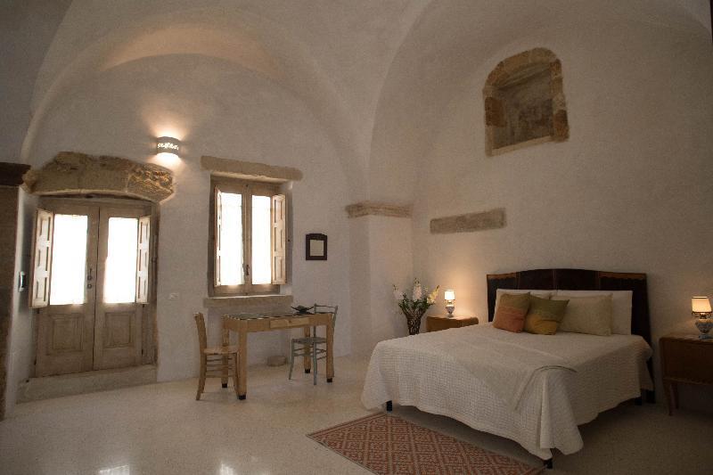Historia- Dimore Corte Chiesa Corigliano dʼOtranto Εξωτερικό φωτογραφία